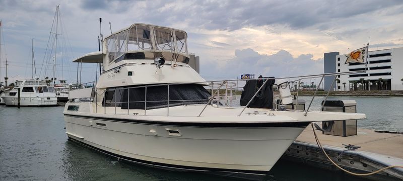 Hatteras 40-DOUBLE-CABIN - main image