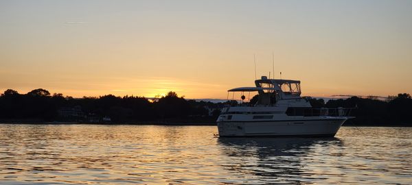 Hatteras 40-DOUBLE-CABIN image