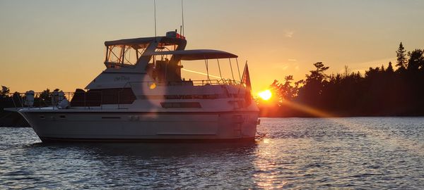 Hatteras 40-DOUBLE-CABIN image