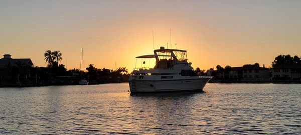 Hatteras 40-DOUBLE-CABIN image