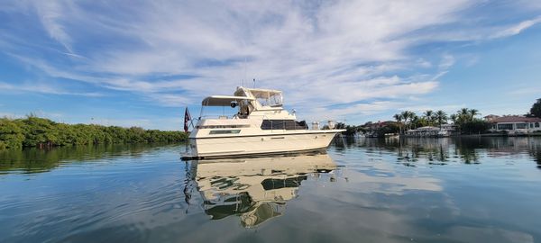 Hatteras 40-DOUBLE-CABIN image