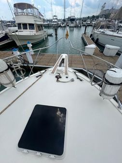 Hatteras 40-DOUBLE-CABIN image