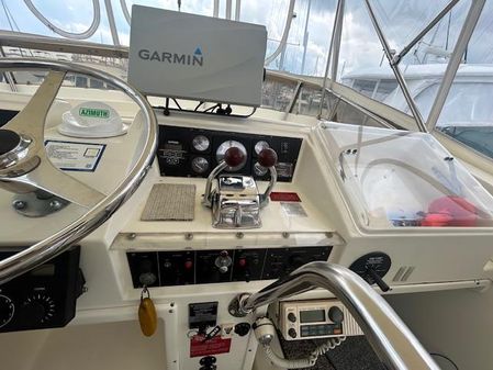 Hatteras 40-DOUBLE-CABIN image