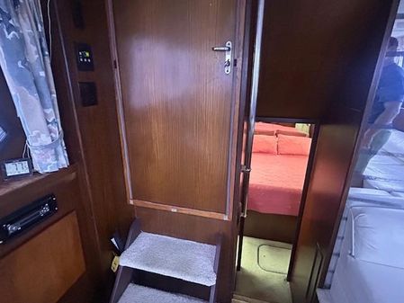 Hatteras 40-DOUBLE-CABIN image