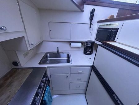 Hatteras 40-DOUBLE-CABIN image