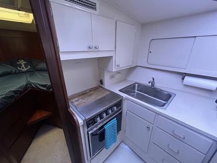 Hatteras 40-DOUBLE-CABIN image