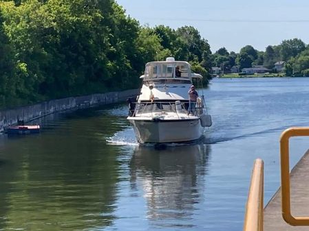 Hatteras 40-DOUBLE-CABIN image