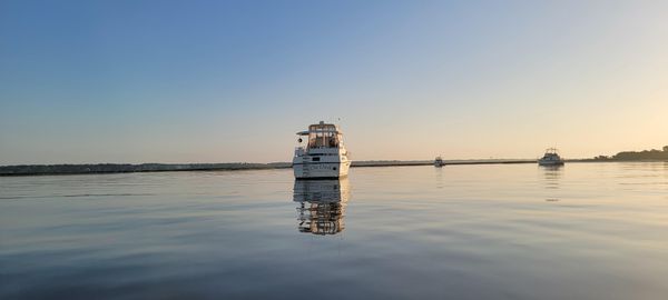 Hatteras 40-DOUBLE-CABIN image