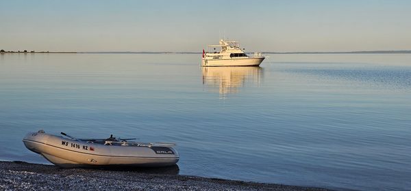 Hatteras 40-DOUBLE-CABIN image