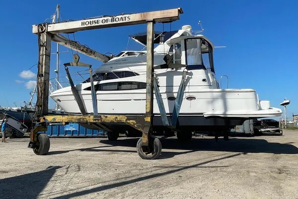 Carver 444 Cockpit Motor Yacht image