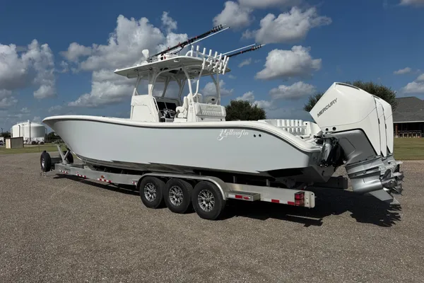 Yellowfin 36 Offshore image