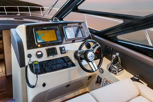 Sea Ray 470 Sundancer image