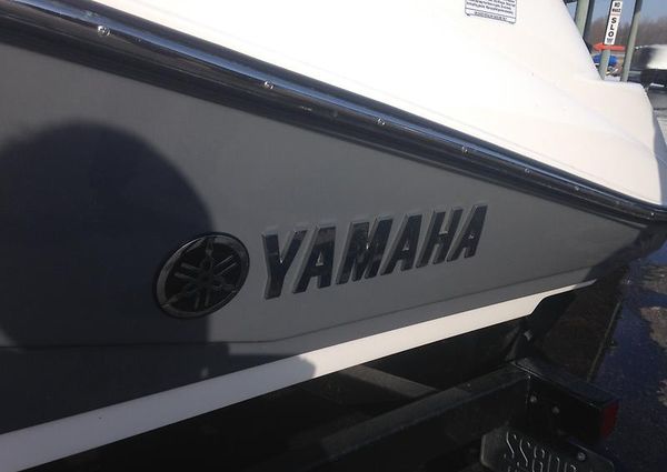Yamaha-boats 190-CC-19-CENTER-CONSOLE-FISH-SPORT image