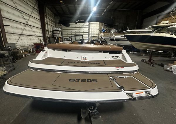 Glastron GT-205 image