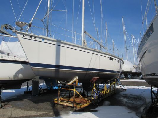Hunter 35.5 - main image