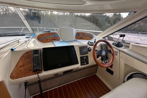 Sealine F37 image