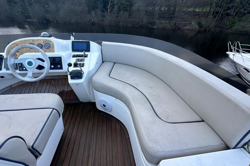 Sealine F37 image
