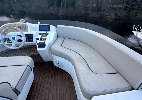 Sealine F37 image