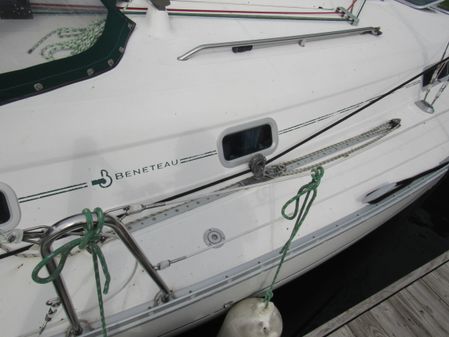 Beneteau 361 image