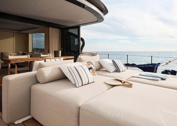 Azimut SEADECK-7 image