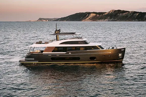 2025 Azimut Magellano 25M