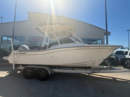 Grady-White Freedom 235 image