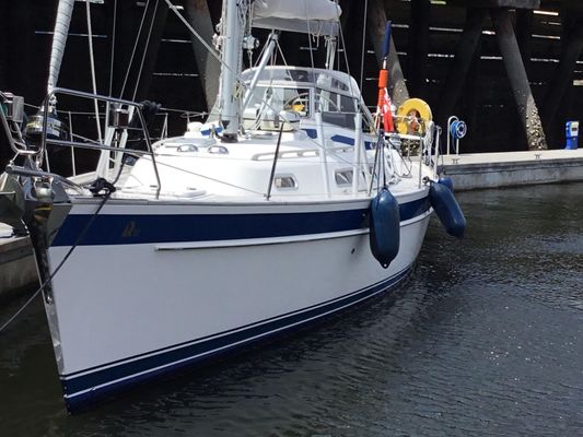 Hallberg-Rassy 37 - main image