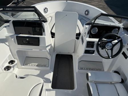 Stingray 172DC image