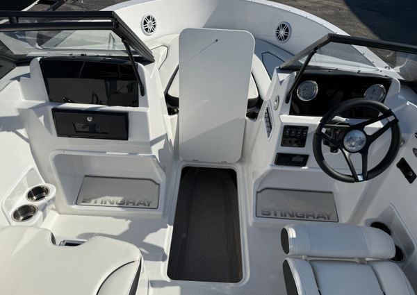 Stingray 172DC image