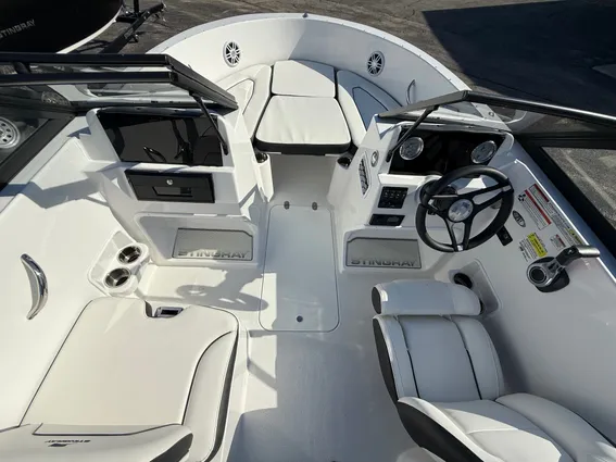 Stingray 172DC image