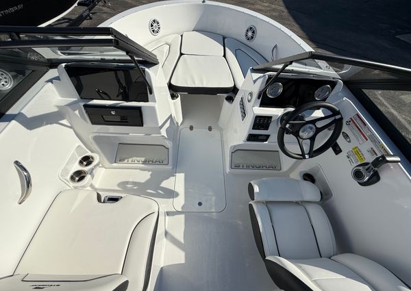 Stingray 172DC image