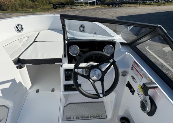 Stingray 172DC image