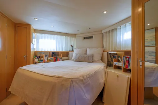 Hatteras 52 Sport Deck Motor Yacht image