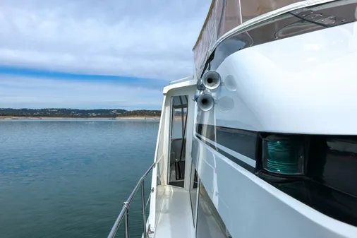 Hatteras 52 Sport Deck Motor Yacht image