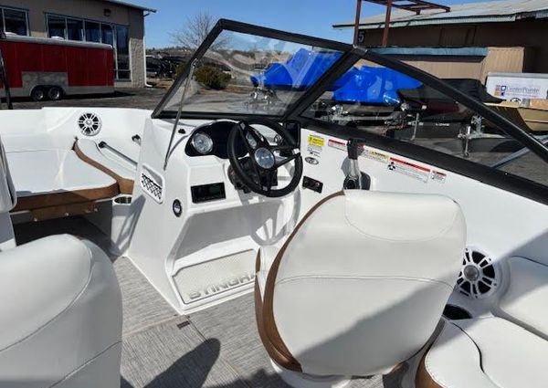 Stingray 191DC-DUAL-CONSOLE-BOWRIDER image