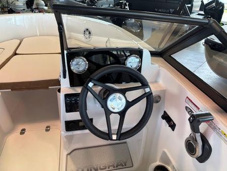 Stingray 172DC image