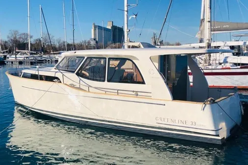 Greenline 33 Hybrid image