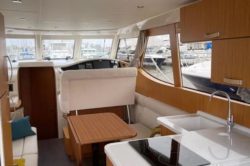 Greenline 33 Hybrid image