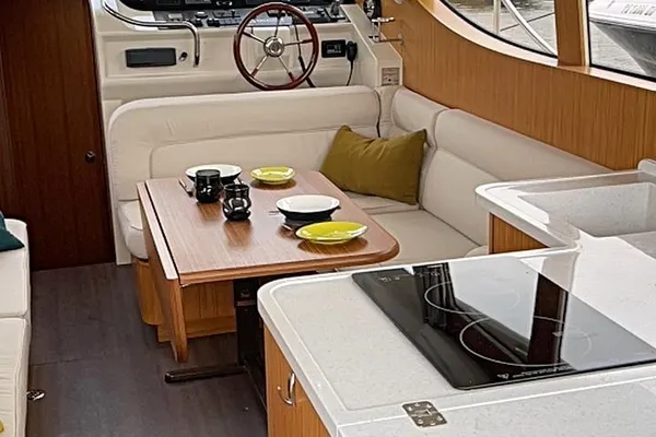 Greenline 33 Hybrid image