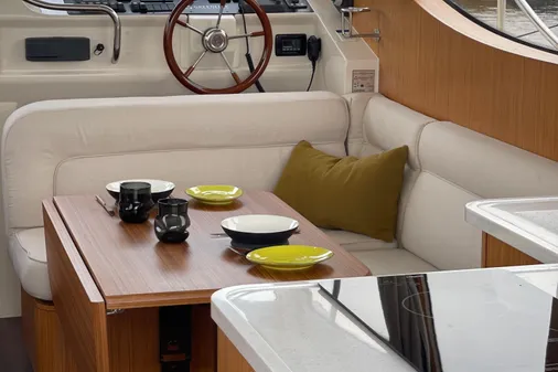 Greenline 33 Hybrid image