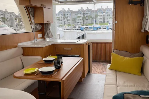 Greenline 33 Hybrid image