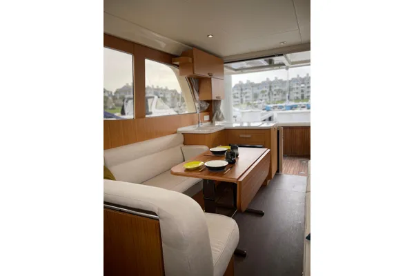 Greenline 33 Hybrid image