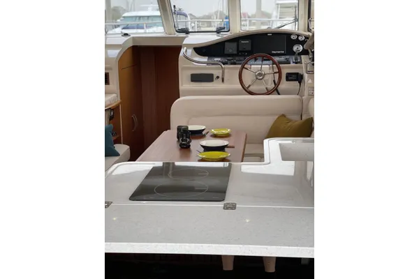 Greenline 33 Hybrid image