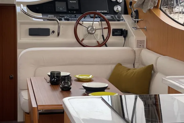 Greenline 33 Hybrid image