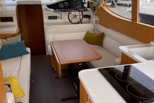 Greenline 33 Hybrid image