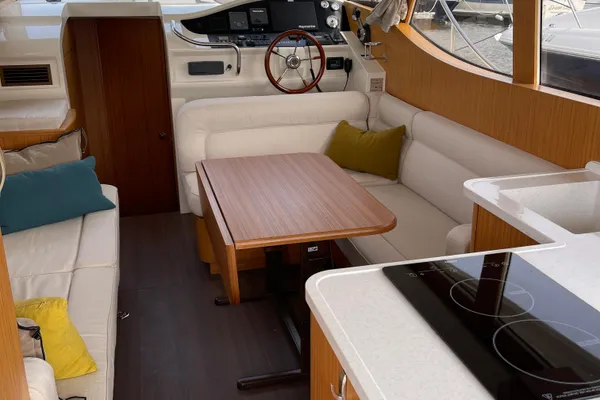 Greenline 33 Hybrid image