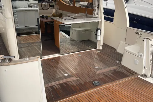 Greenline 33 Hybrid image