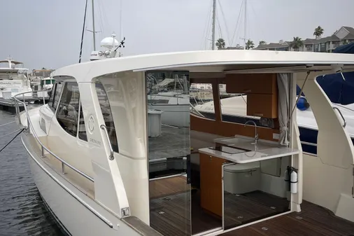 Greenline 33 Hybrid image