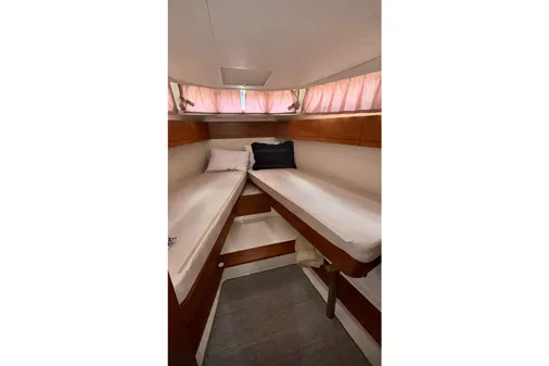 Greenline 33 Hybrid image