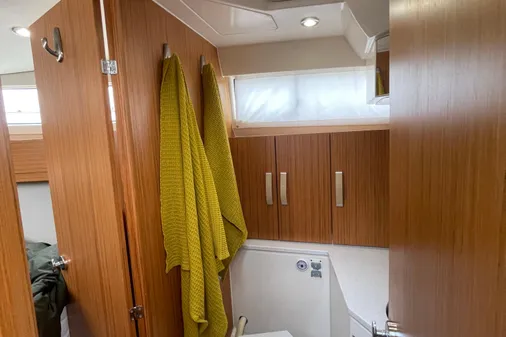 Greenline 33 Hybrid image